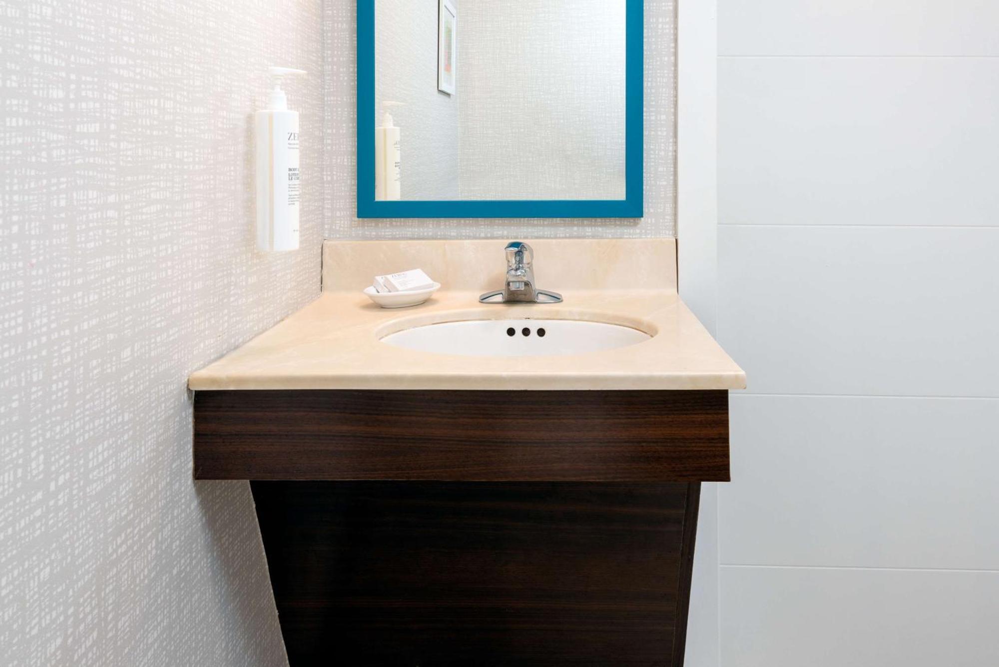 Hampton Inn Hartford Airport Windsor Locks Dış mekan fotoğraf
